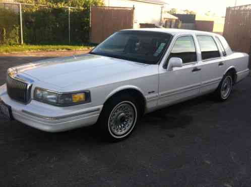 Lincoln Town Car Signature Series (1997)