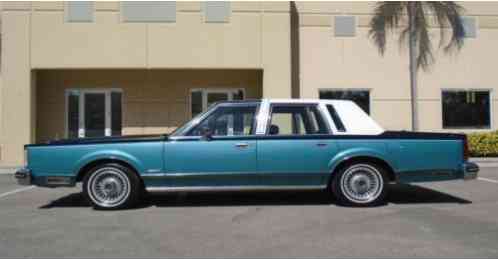 Lincoln Town Car TOWN CAR (1983)