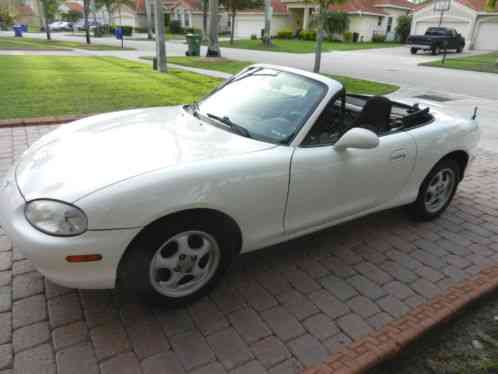 Mazda MX-5 Miata Convertible (1999)