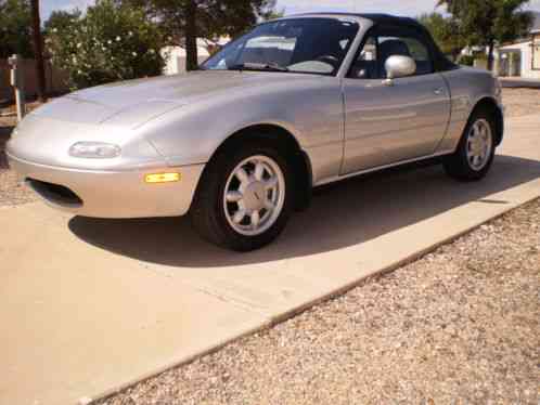 Mazda MX-5 Miata (1990)