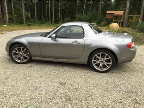 2014 Mazda MX-5 Miata retractable hard top