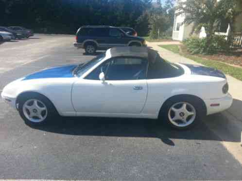 Mazda MX-5 Miata SE Convertible (1991)