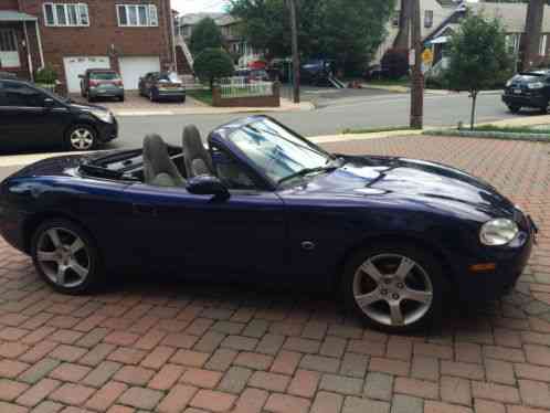 2003 Mazda MX-5 Miata SE (Special Edition) 6 manual speed