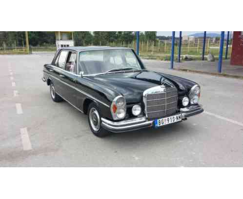 Mercedes-Benz 200-Series (1968)