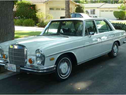 1972 Mercedes-Benz 200-Series