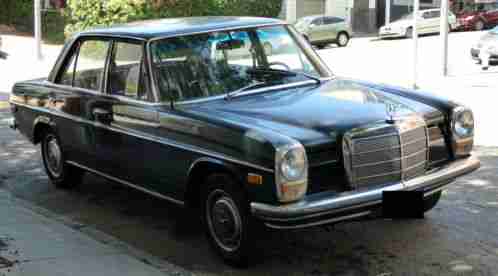 Mercedes-Benz 200-Series 220 (1970)