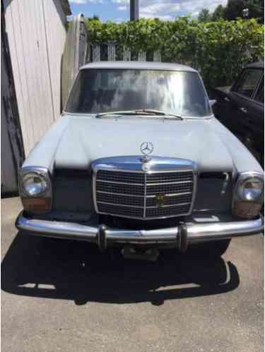 1973 Mercedes-Benz 200-Series