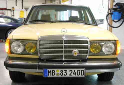 Mercedes-Benz 200-Series (1983)