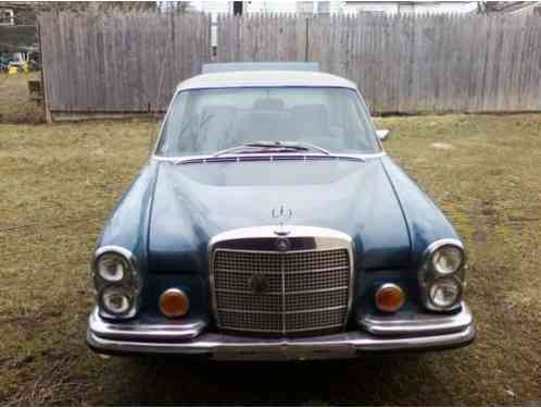 Mercedes-Benz 200-Series (1973)