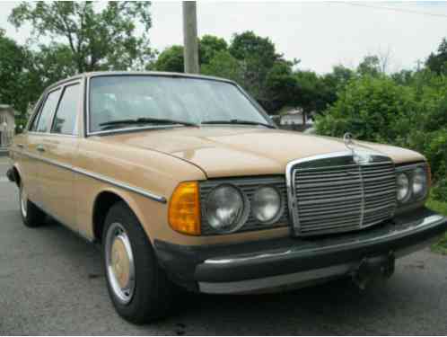 1977 Mercedes-Benz 200-Series