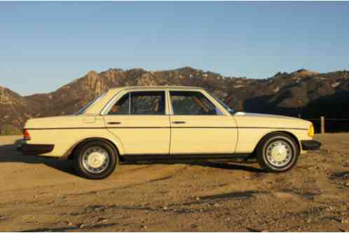 1979 Mercedes-Benz 200-Series