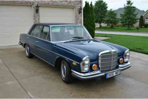 Mercedes-Benz 200-Series (1972)