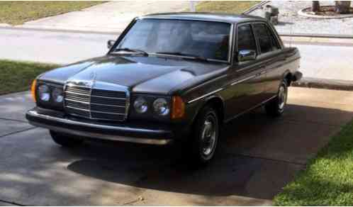 1983 Mercedes-Benz 200-Series