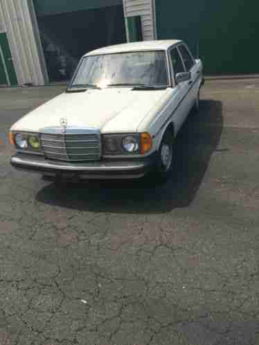 1981 Mercedes-Benz 200-Series