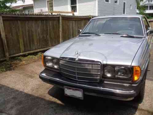 1984 Mercedes-Benz 300-Series