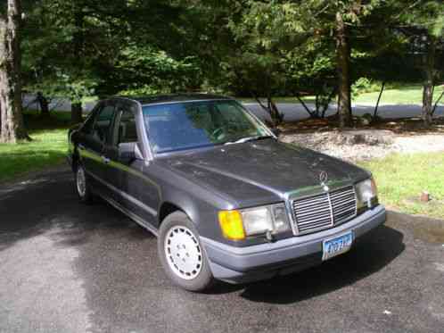 Mercedes-Benz 300-Series (1989)