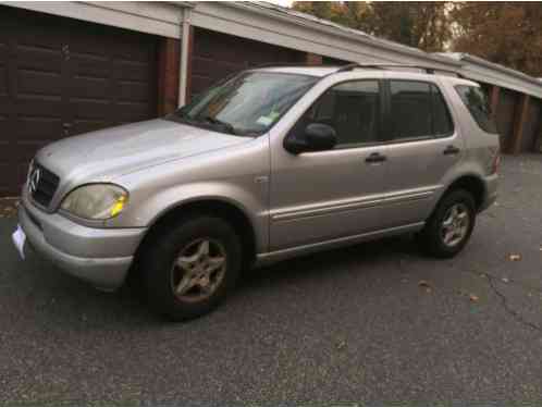 Mercedes-Benz M-Class ML320 (2001)