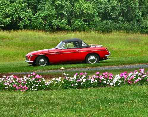 MG MGB Red 2-Door, Black Vinyl (1964)