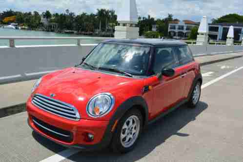 2013 Mini Cooper AUX input | Leather | Bluetooth | Pano Sunroof