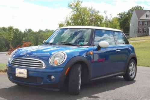 Mini Cooper base model (2009)