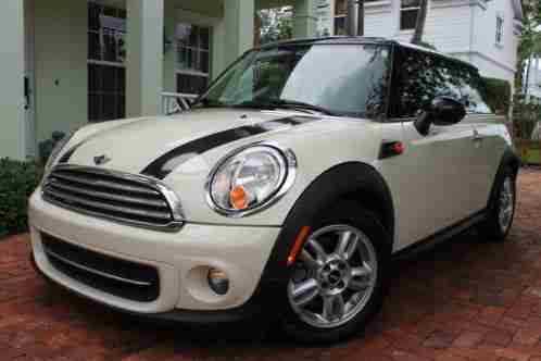 Mini Cooper Hardtop Premium Package (2013)