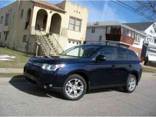 Mitsubishi Outlander 4WD (2014)