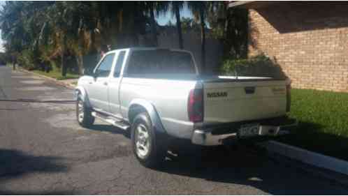 Nissan Frontier NO RESERVE!! (2000)