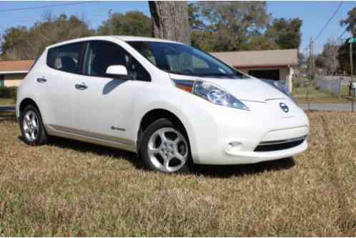 Nissan Leaf 4 Door Hatchback SV (2014)