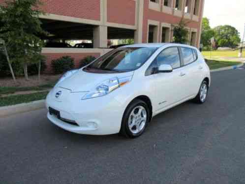 Nissan Leaf SV PREMIUM COMFORT AND (2013)