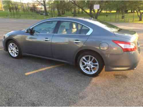 Nissan Maxima SV (2010)