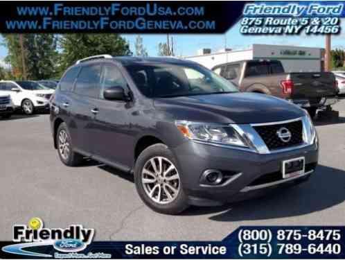 Nissan Pathfinder SV (2013)