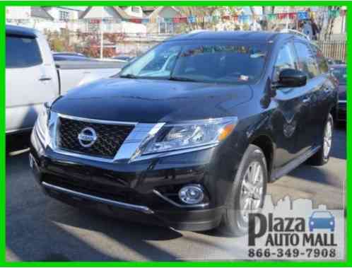 Nissan Pathfinder SV (2015)