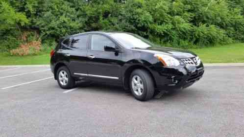 Nissan Rogue S (2013)