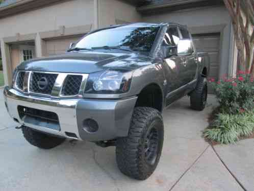 2004 Nissan Titan SE