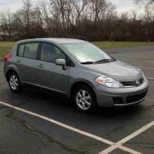 Nissan Versa S (2012)