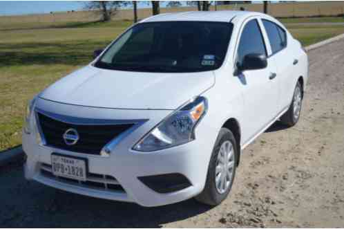 Nissan Versa s (2015)