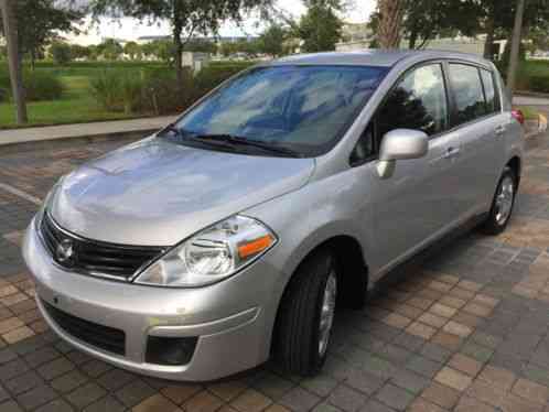 Nissan Versa S (2012)