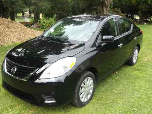 Nissan Versa SV (2012)