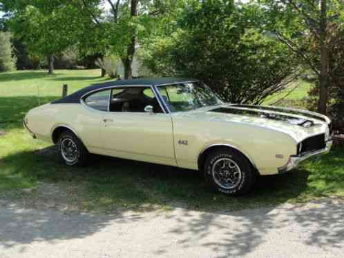 19690000 Oldsmobile 442 Holiday Coupe