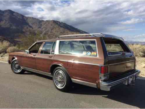 Oldsmobile Custom Cruiser 3 seat (1988)