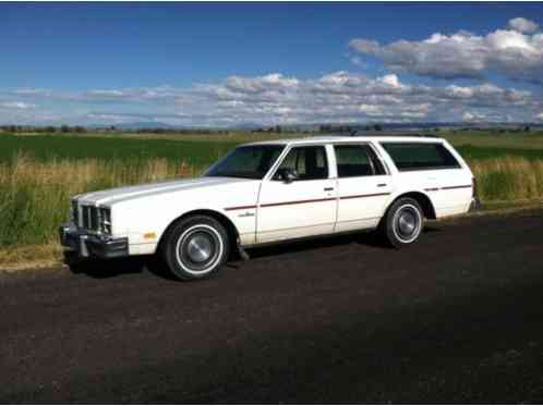 Oldsmobile Custom Cruiser WAGON RAT (1977)