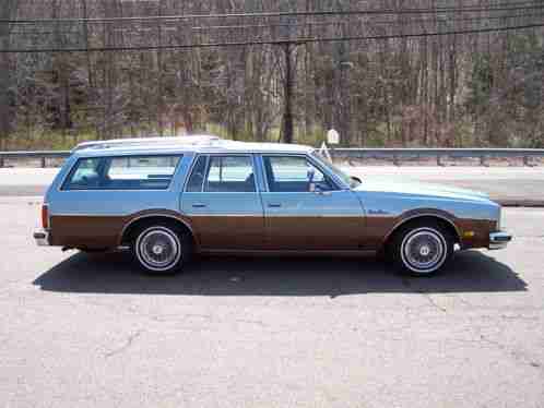 Oldsmobile Custom Cruiser (1977)