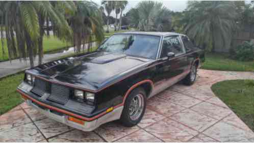 Oldsmobile Cutlass BASE COUPE 2 (1983)