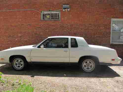 Oldsmobile Cutlass Brougham (1984)