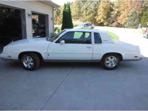 Oldsmobile Cutlass BROUGHAM (1983)