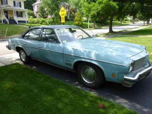 Oldsmobile Cutlass Cutlass Supreme (1975)