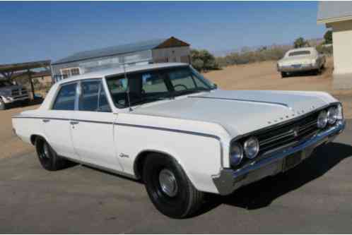 Oldsmobile Cutlass F85 Deluxe (1964)