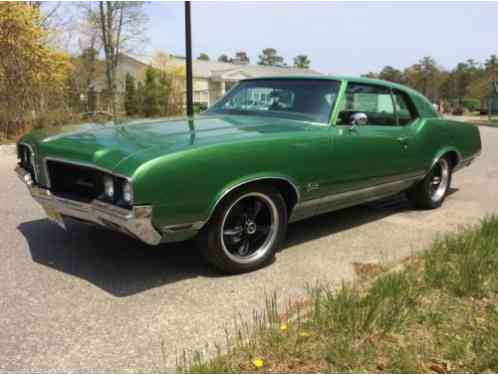 Oldsmobile Cutlass Holiday 2 door (1970)