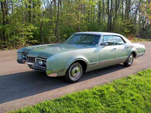 1967 Oldsmobile Eighty-Eight Holiday