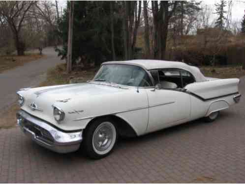 Oldsmobile Ninety-Eight starfire (1957)